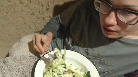 say meow and send tip  online show from 12/08/24, 10:03