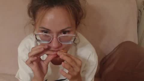 Snapshot of flowercandydoll chatting on 07/20/26, 04:20 say meow and send tip online show from 07/20/26, 04:20