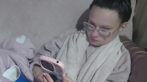 say meow and send tip  online show from 04/13/26, 07:08