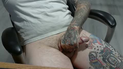 Snapshot of fluff2323 chatting on 11/10/25, 02:49 fluff2323 online show from 11/10/25, 02:49