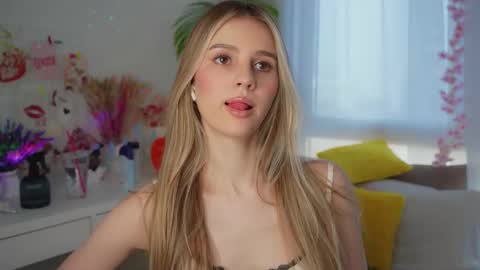 Adeline online show from 03/12/25, 08:41