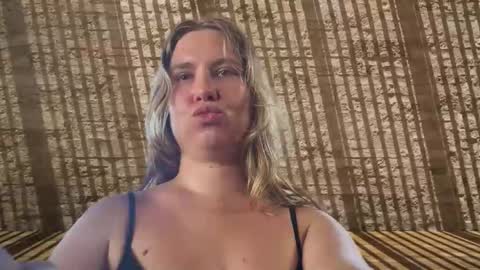 fluffy_bunnyxxx online show from 04/25/26, 06:27