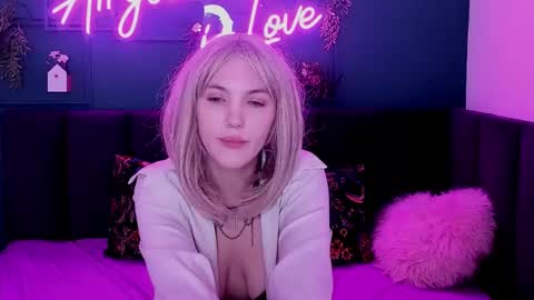 Monica online show from 03/04/25, 07:41