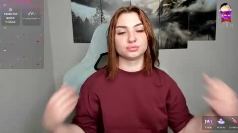 Snapshot of flufyfoxx chatting on 06/18/26, 12:44 Lina online show from 06/18/26, 12:44