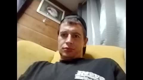 Snapshot of flybuy2525 chatting on 11/17/25, 12:11 flybuy2525 online show from 11/17/25, 12:11