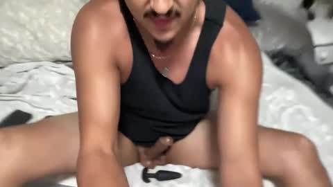 Snapshot of flyhigh40 chatting on 09/18/25, 04:25 Join me online and in Person Looking for company on camera. online show from 09/18/25, 04:25