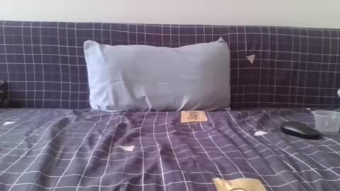 flylen online show from 12/17/25, 04:02