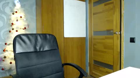 Molli  Ready for any play with you. Hottest show in pvt  Help a student earn big tokens  online show from 01/10/25, 07:21