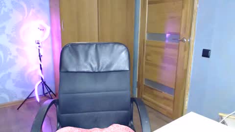 Molli  Ready for any play with you. Hottest show in pvt  Help a student earn big tokens  online show from 02/18/25, 05:53