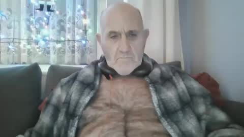 Snapshot of follador1001 chatting on 12/24/24, 11:33 follador1001 online show from 12/24/24, 11:33