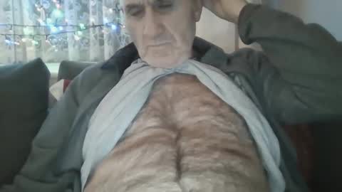 Snapshot of follador1001 chatting on 12/30/24, 06:05 follador1001 online show from 12/30/24, 06:05