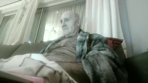 Snapshot of follador1001 chatting on 01/11/25, 06:01 follador1001 online show from 01/11/25, 06:01