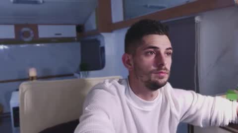 independent model online show from 12/21/25, 10:28