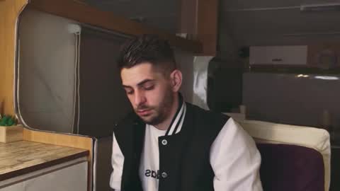 independent model online show from 01/31/26, 09:02