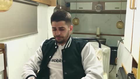 independent model online show from 03/18/26, 07:50