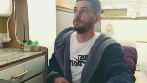 independent model online show from 04/19/26, 06:54