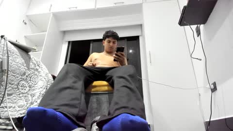 foot_master777 online show from 09/24/25, 02:59