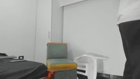 foot_master777 online show from 10/13/25, 06:13