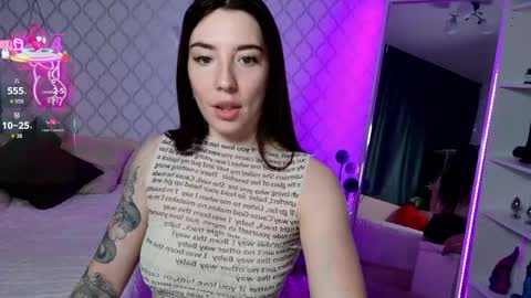Snapshot of foryoureyesonly__ chatting on 05/23/26, 01:00 Lily online show from 05/23/26, 01:00