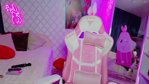 Snapshot of foryoureyesonly__ chatting on 07/23/26, 01:58 Lily online show from 07/23/26, 01:58