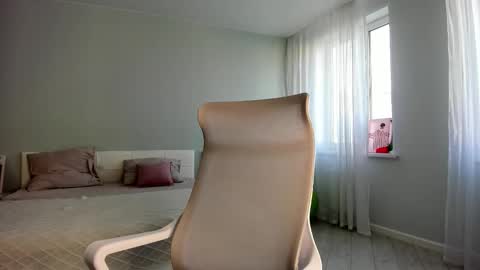 Kira online show from 09/10/25, 12:43