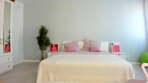 Kira online show from 09/19/25, 01:29