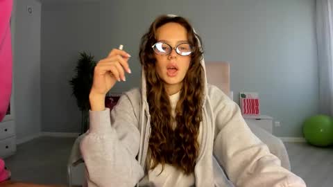 Kira online show from 09/22/25, 01:18