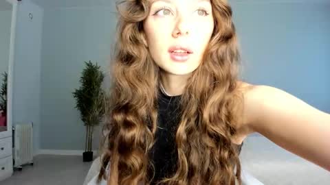 Kira online show from 09/25/25, 02:26