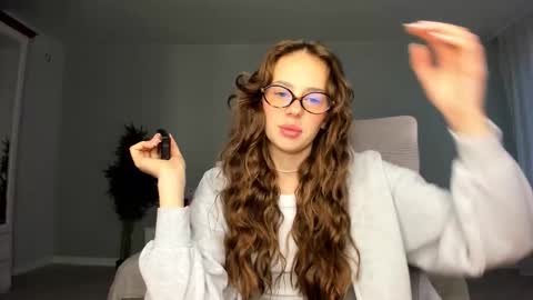 Kira online show from 10/13/25, 12:43