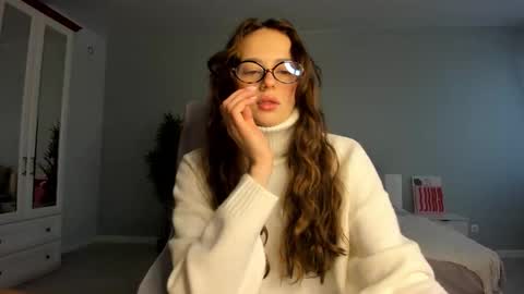 Kira online show from 10/15/25, 01:06