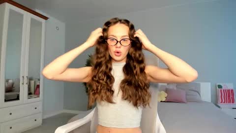 Kira online show from 10/29/25, 02:25