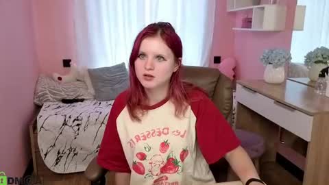 Snapshot of fox_cutee chatting on 06/25/26, 05:12 Fox online show from 06/25/26, 05:12