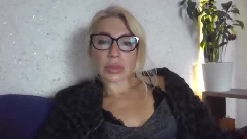 fox_red_lady7 online show from 10/09/25, 10:13