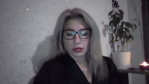 fox_red_lady7 online show from 12/14/25, 02:55