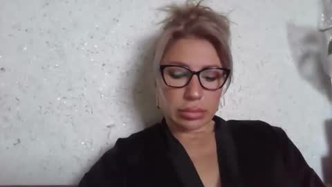 fox_red_lady7 online show from 04/05/26, 08:33