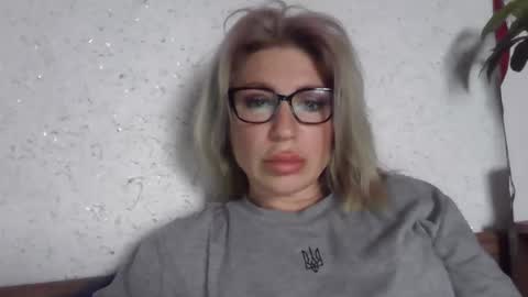 fox_red_lady7 online show from 04/12/26, 08:41