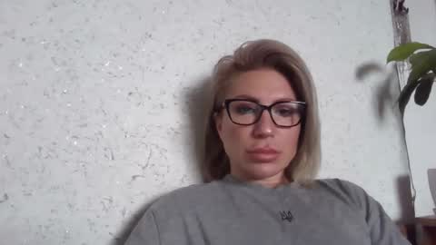 fox_red_lady7 online show from 04/16/26, 08:15