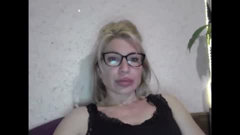 fox_red_lady7 online show from 05/01/26, 07:51