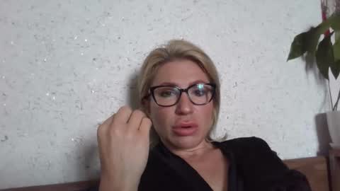 fox_red_lady7 online show from 05/16/26, 06:43