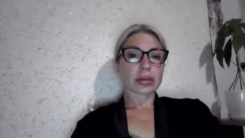 fox_red_lady7 online show from 05/31/26, 07:15