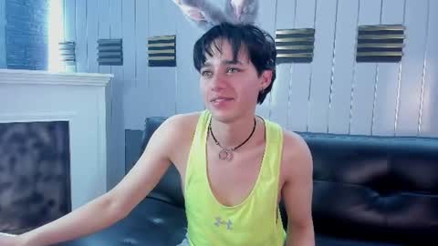 .  FOX WHITE .  online show from 07/16/26, 06:36