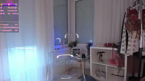 Snapshot of foxe_sailey chatting on 10/13/25, 07:41 Fox love you online show from 10/13/25, 07:41