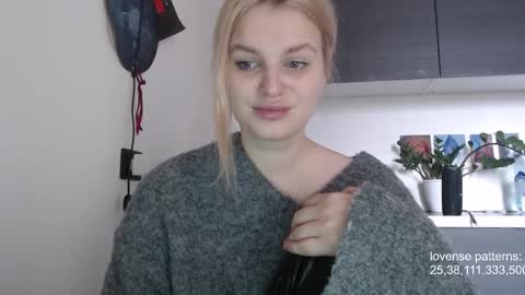 i am your baby Alien  online show from 10/23/25, 08:24