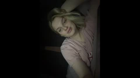 i am your baby Alien  online show from 11/30/25, 08:13