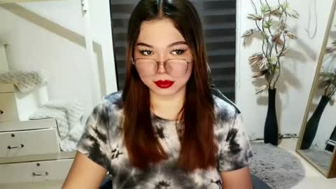 Snapshot of foxieeealona chatting on 06/28/26, 03:23 Alicia Baby online show from 06/28/26, 03:23