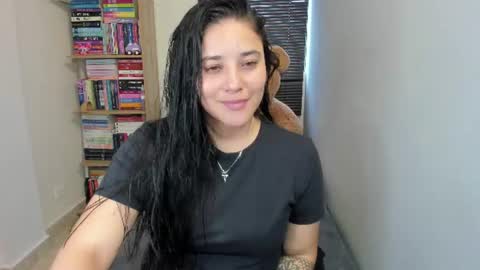 Snapshot of foxwen chatting on 07/13/26, 10:23 wen. online show from 07/13/26, 10:23