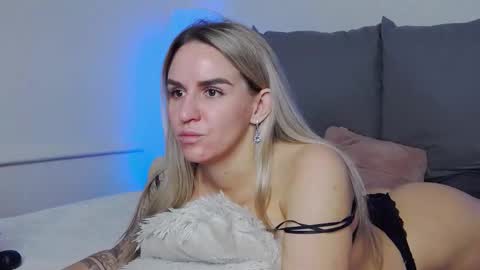 Snapshot of foxy_kimmi chatting on 11/29/25, 07:00 Foxy Kimmi online show from 11/29/25, 07:00