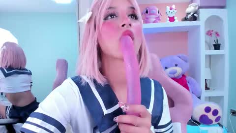 Loren online show from 10/29/25, 06:42