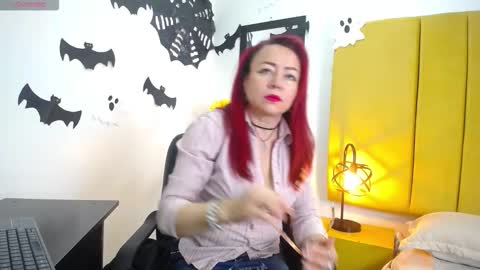 Foxy miilf online show from 10/20/25, 12:49