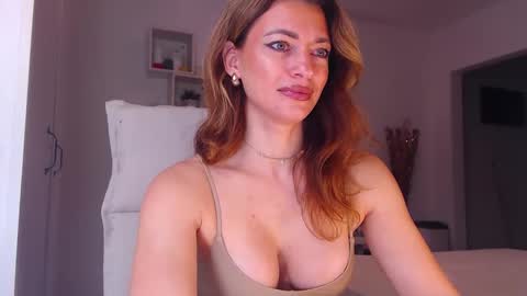 Adela - Single mom. 40 y online show from 11/21/25, 07:40